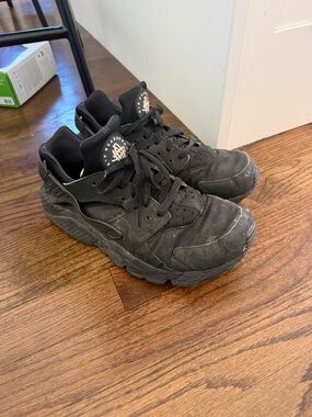 Nike Men’s Huarache Black Sneakers